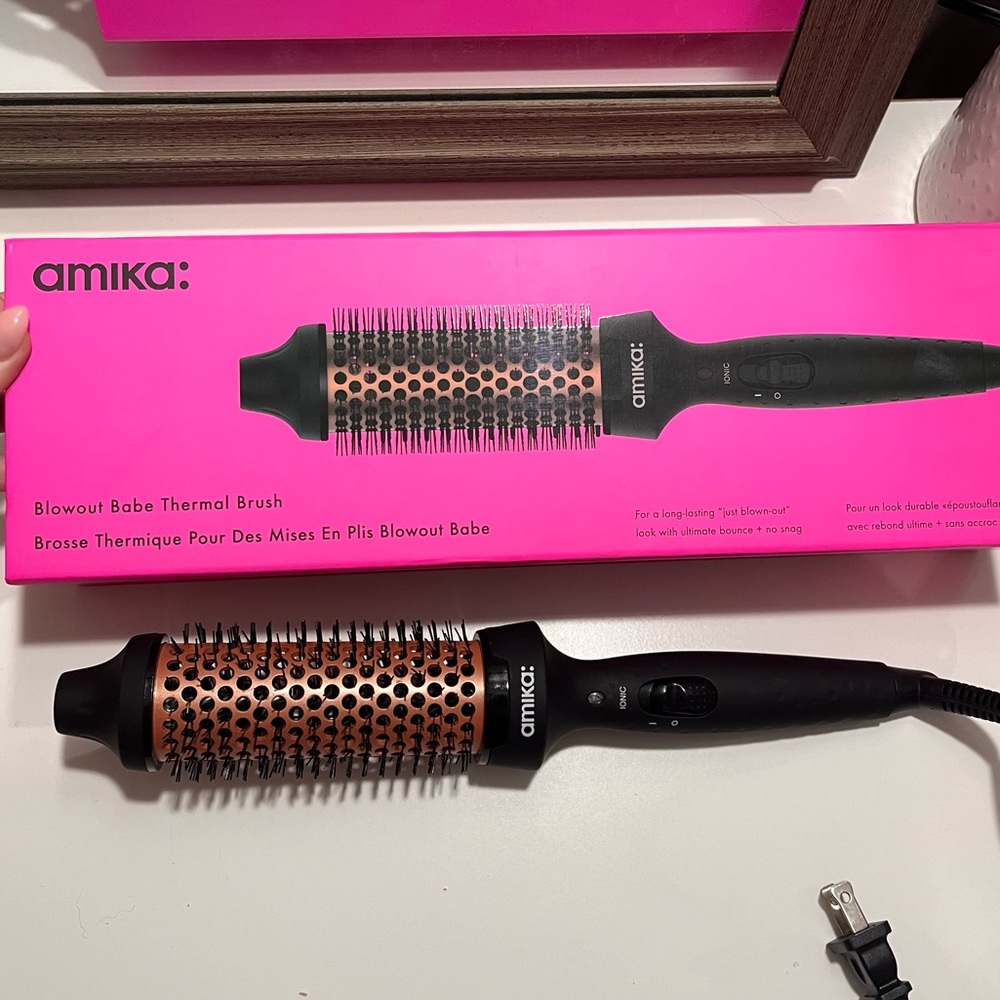 amika Blowout Babe Thermal Brush - Black and Copper